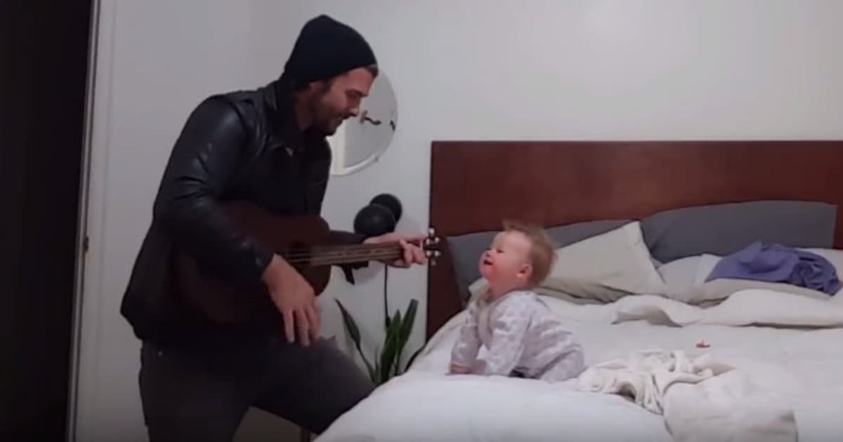 VIDEO: 10-mesačné dievčatko si užíva svojho otca