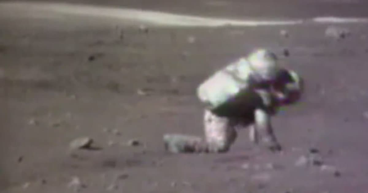 VIDEO: Americkí astronauti chodia po Mesiaci... a padajú