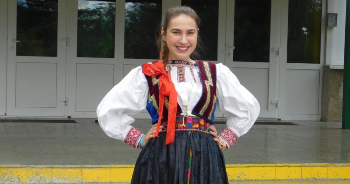 „Výnimočná chvíľa si žiada výnimočné oblečenie!“ Hrdá Slovenka Anička si na maturity obliekla kroj