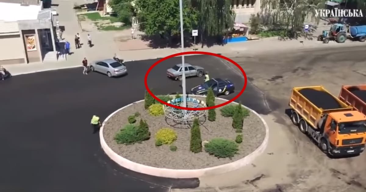 Táto bizarná policajná naháňačka z Ukrajiny je hitom internetu!