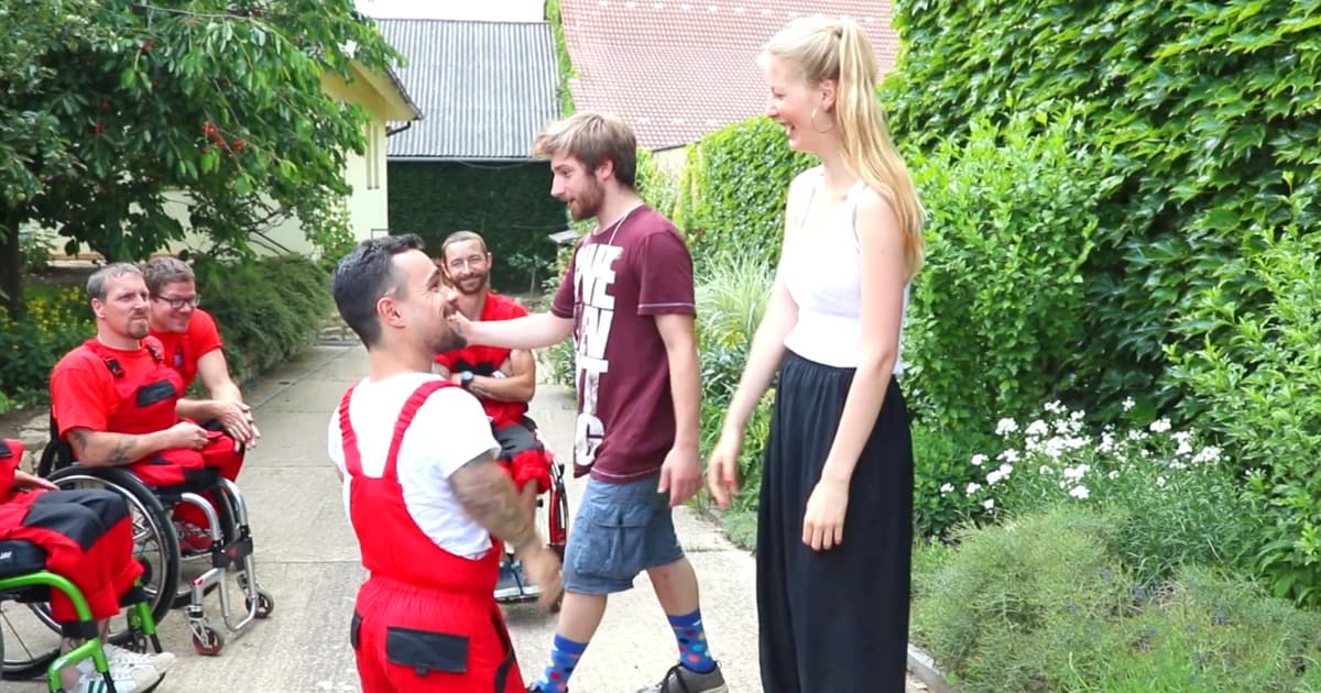 Česi sa postarali o skvelý sociálny experiment. Namiesto sťahovákov k ľuďom prišli vozíčkari