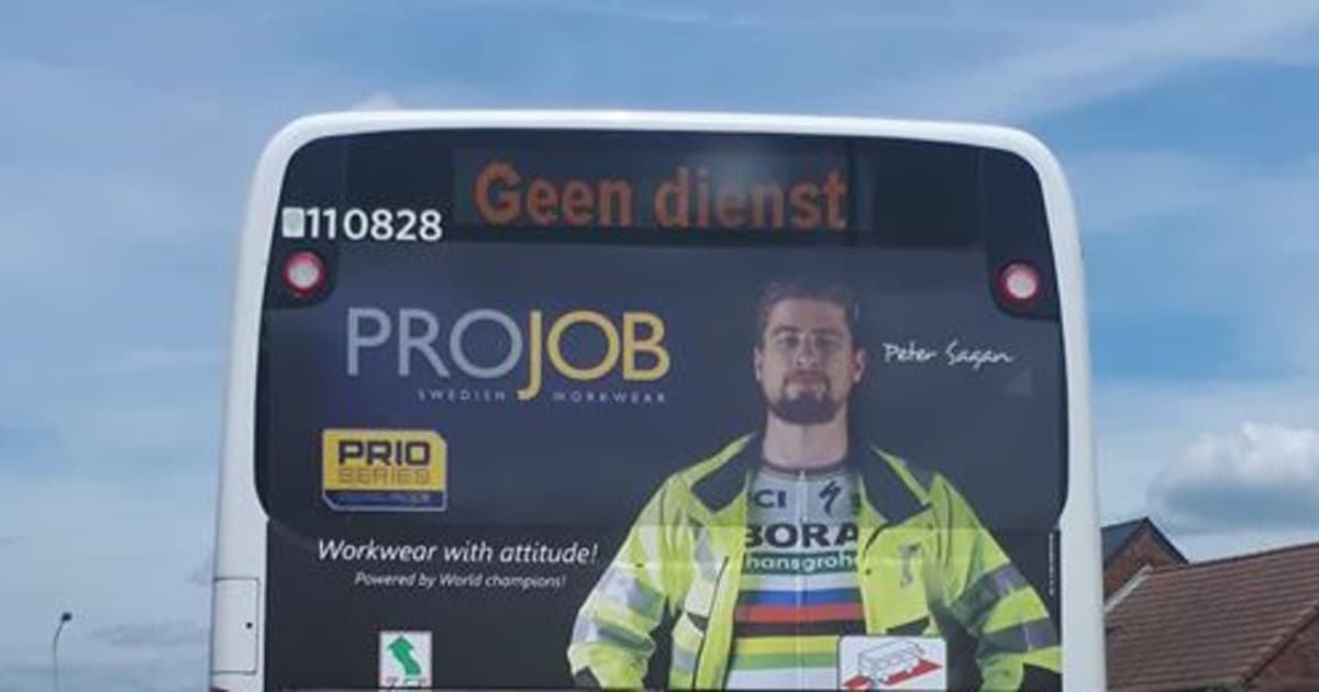 Peter bol v Belgicku, šoféroval svoje auto a zrazu si všimol niečo, čo ho potešilo