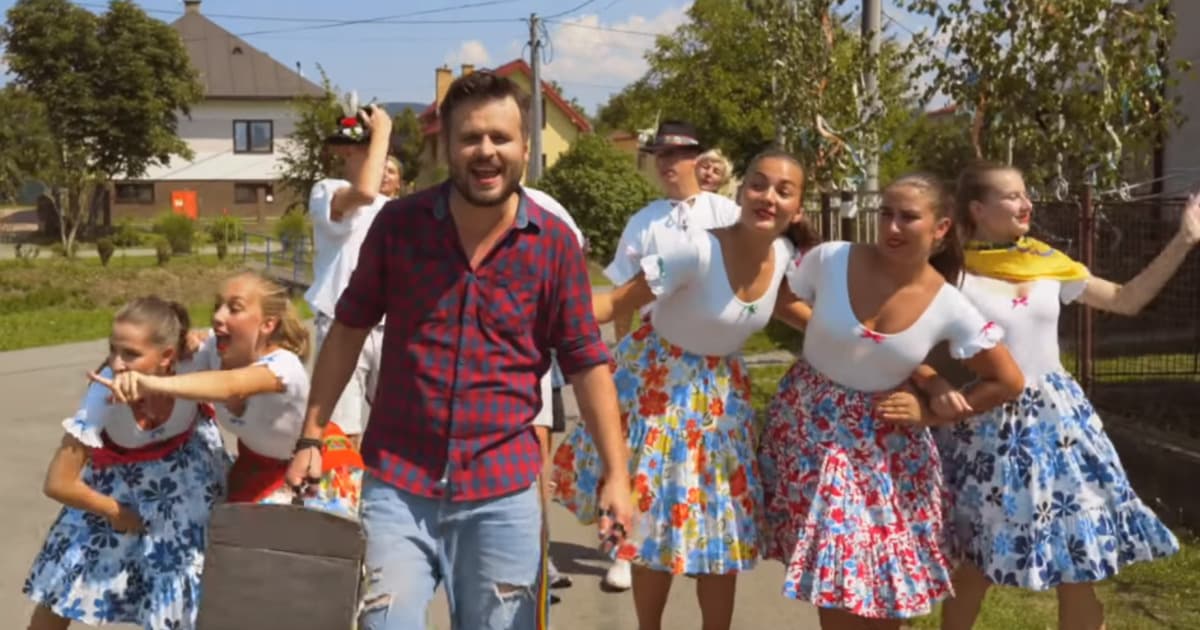 Mafia Corner spojil najznámejšie slovenské ľudovky! Výsledok ťa roztancuje