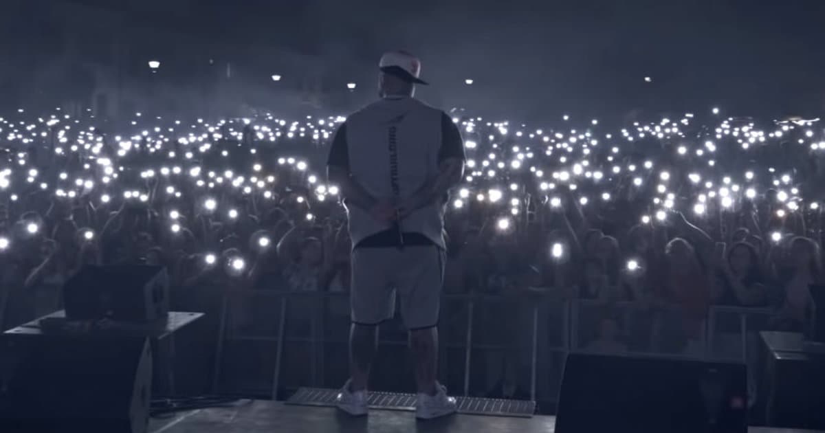 KALI v novej skladbe odkazuje všetkým „DOVI, DOPO“