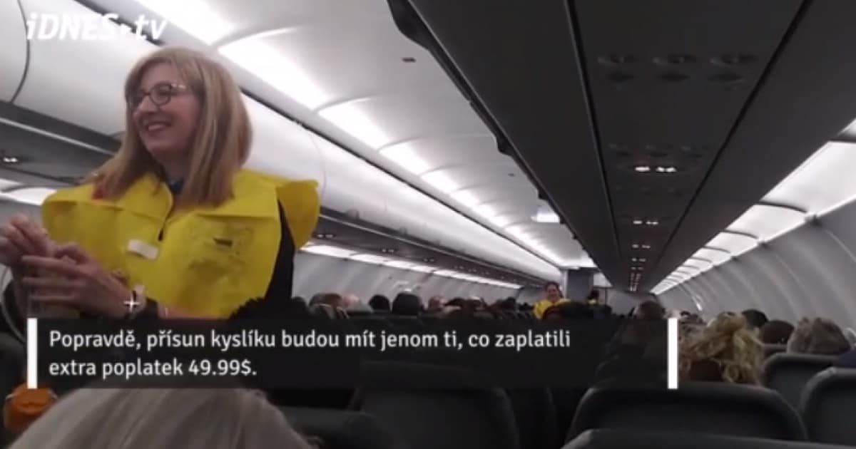 Kyslík len za extra príplatok. Na bezpečnostných pokynoch v tomto lietadle sa smiala celá posádka