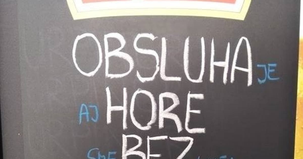 Táto tabuľa pred slovenskou krčmou je hitom internetu