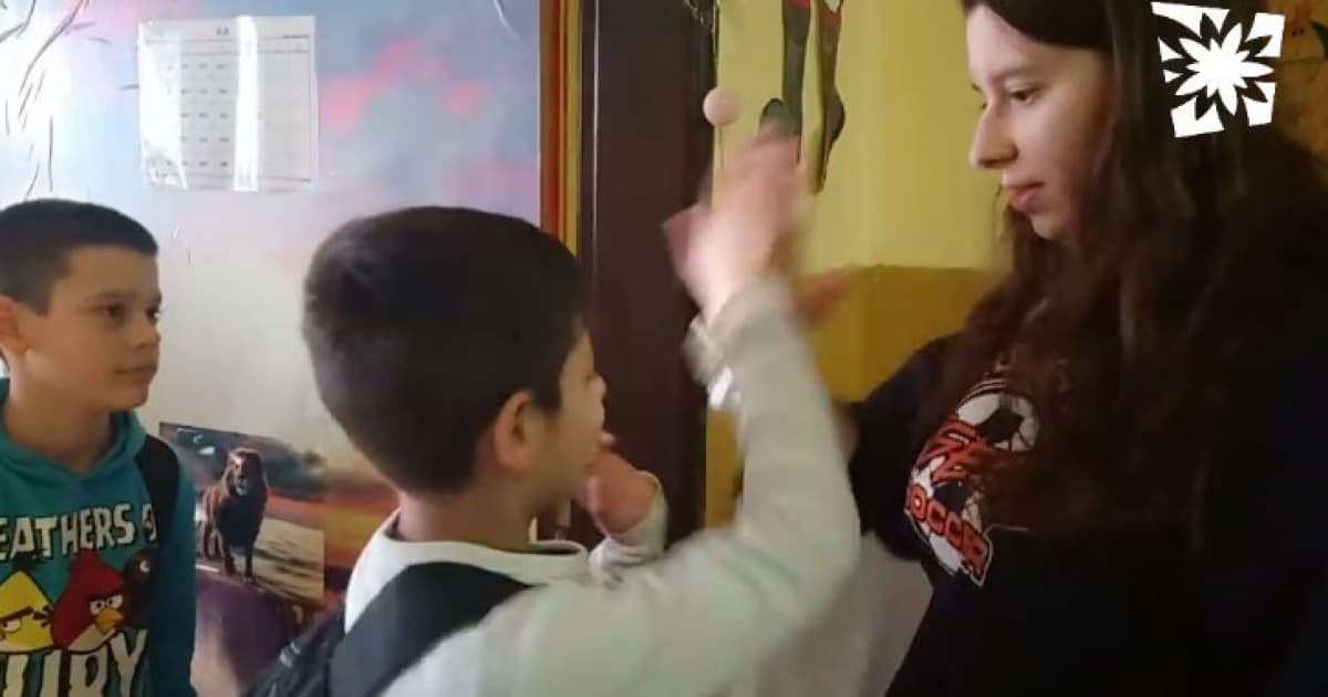 Betka učí v Turni nad Bodvou. Jej žiaci to v živote nemajú jednoduché, tak vymyslela niečo úžasné!