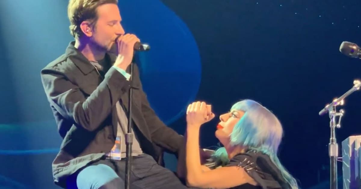 Lady Gaga a Bradley Cooper spolu prvýkrát predviedli naživo skladbu SHALLOW. Nádhera!