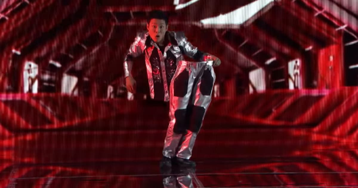 Víťaz šou Amerika má talent 2013 sa vrátil, aby porote ukázal svoje najlepšie číslo!