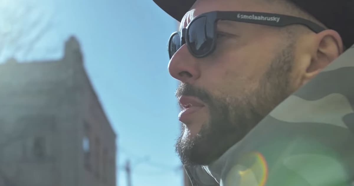 Spoko zo Smola a Hrušky vypúšťa prvý sólový singel „Plamene“