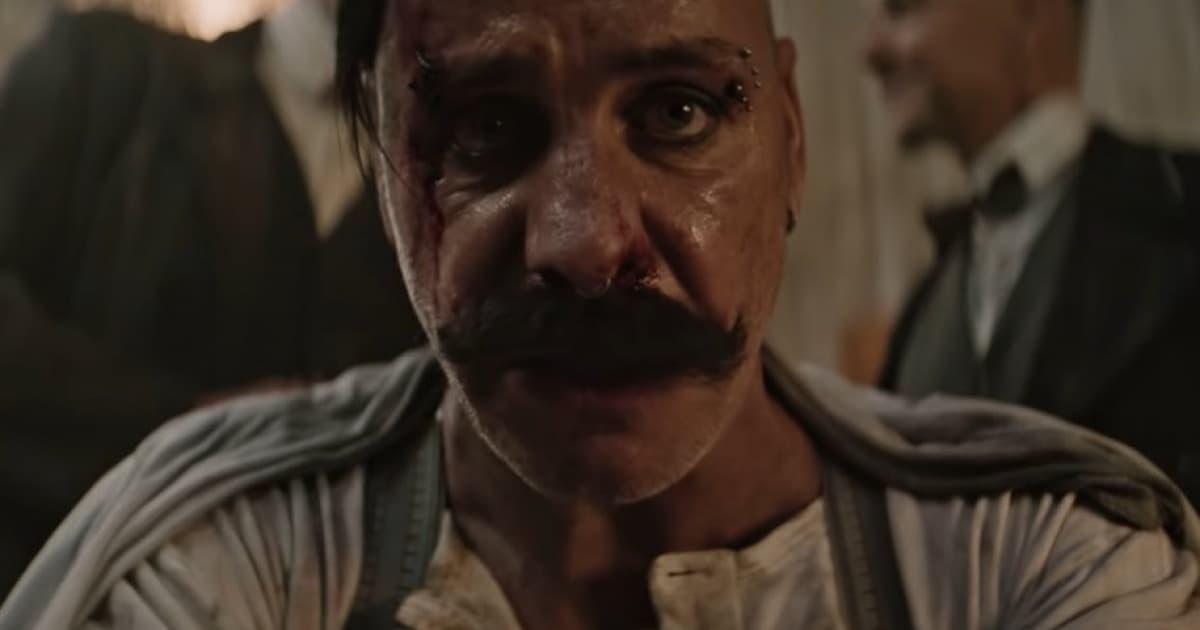 Legendárny Rammstein majú nový klip. Scéna z koncentračného tábora pobúrila celý svet