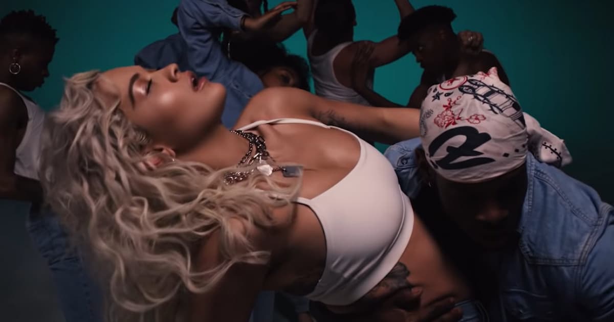 Sexy Rita Ora svojou novinkou „Ritual“ roztancuje každého