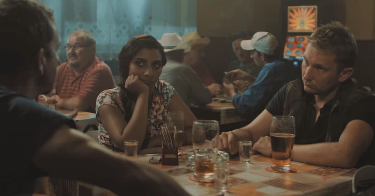 Titulný song k východniarskemu filmu o láske medzi Rómkou a nešťastníkom Milanom dostal klip