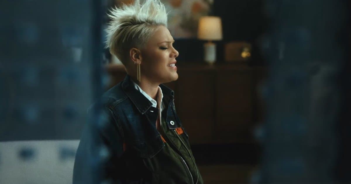 Speváčka P!nk nikdy nesklame. Počúvaj jej emotívnu novinku „Hurts 2B Human“