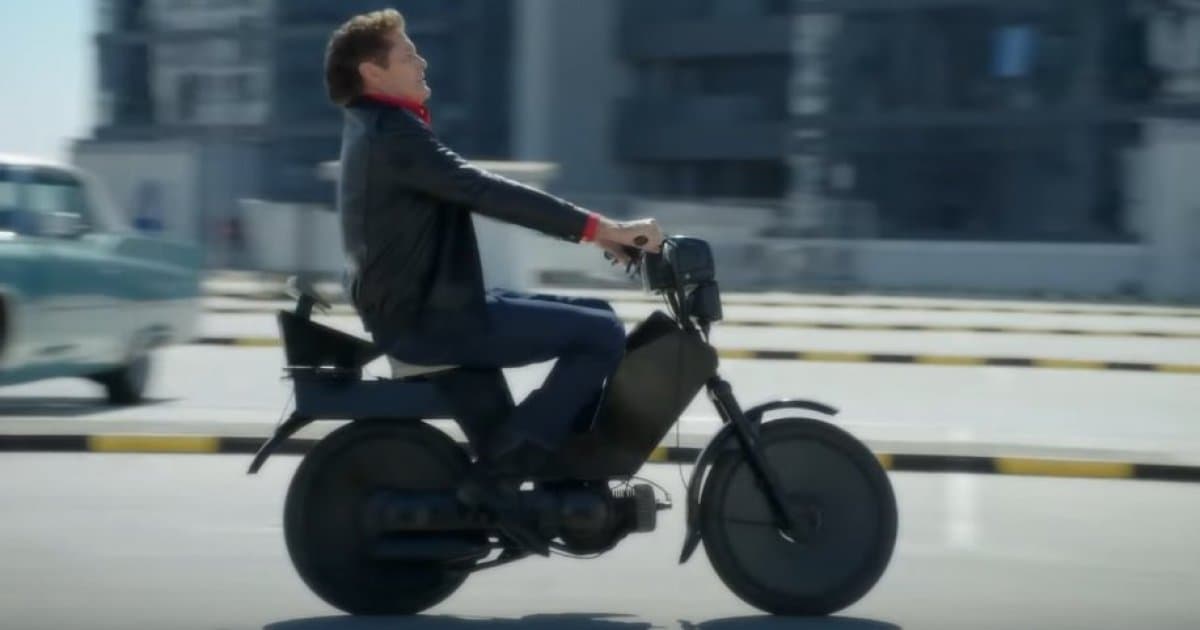 Novú reklamu s Davidom Hasselhoffom by si si mal pozrieť: „The Hoff is back“