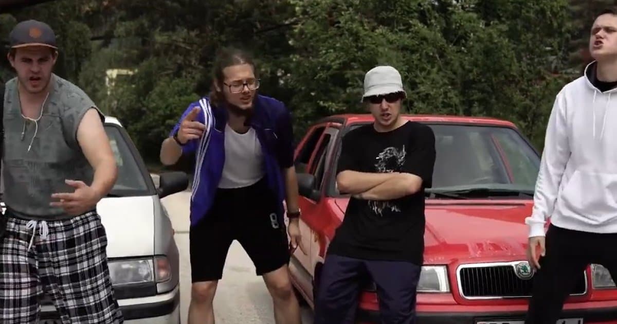 Miništranti Piaristického gymnázia v Prievidzi nahrali skladbu o svojej škole