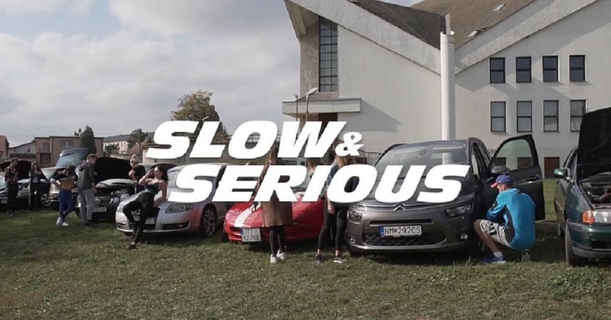 Kradnutie triednej knihy v štýle Fast & Furious