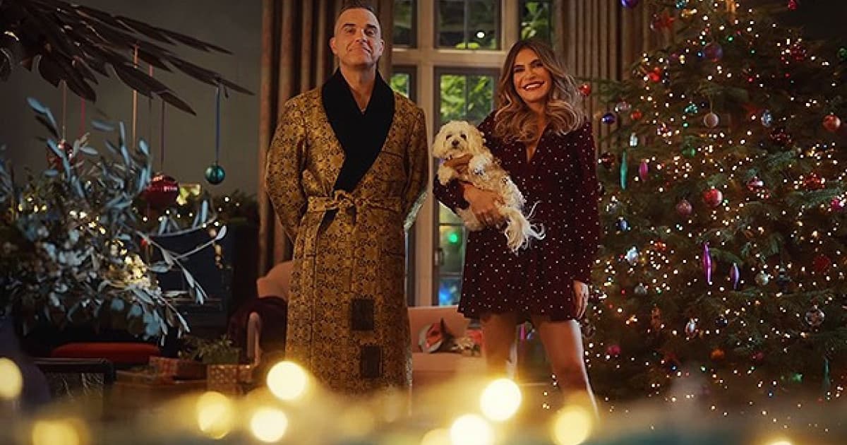 Robbie Williams ukázal, ako vyzerajú Vianoce u neho doma. V novom klipe prežíva s rodinou idylické sviatky