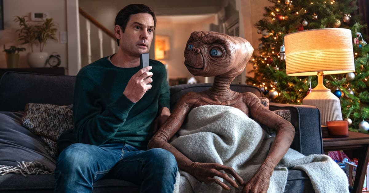 E.T. – Mimozemšťan sa vracia! V novej vianočnej reklame ožili aj ikonické filmové scény