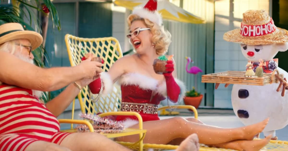 Katy Perry si v novom klipe naplno užíva so Santom. Takto si sviatky predstavuje ona!