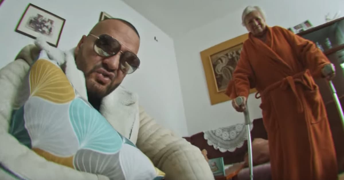 Rytmus si v novom klipe trošku uletel