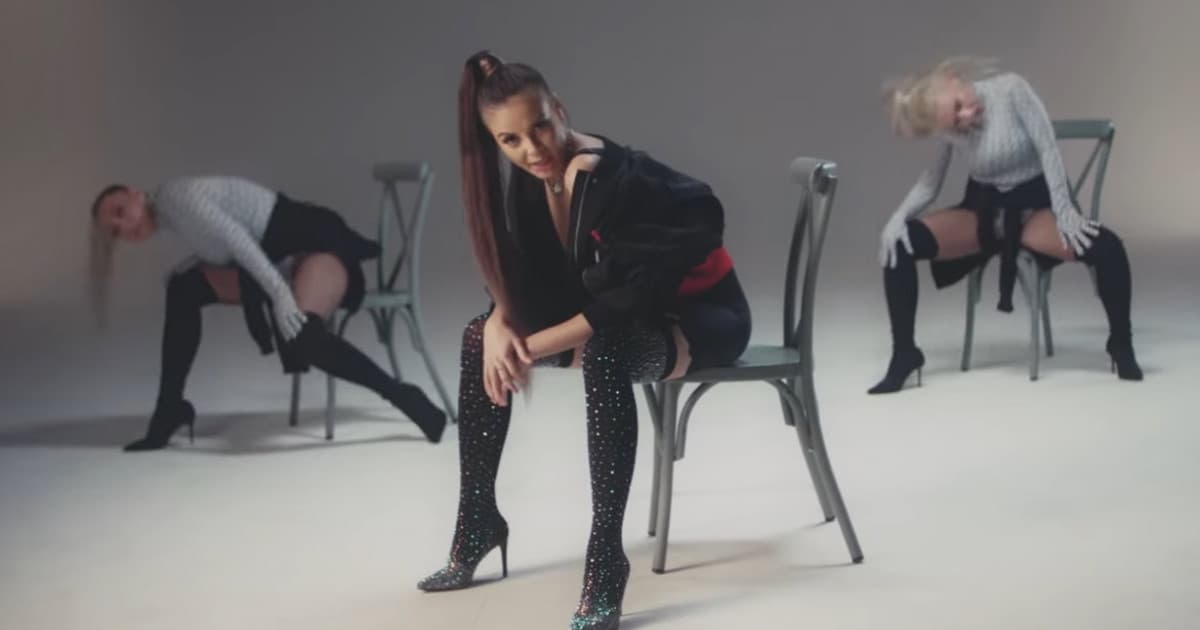Monika Bagárová zverejnila sexy skladbu „Like“ spolu so svojou sestrou