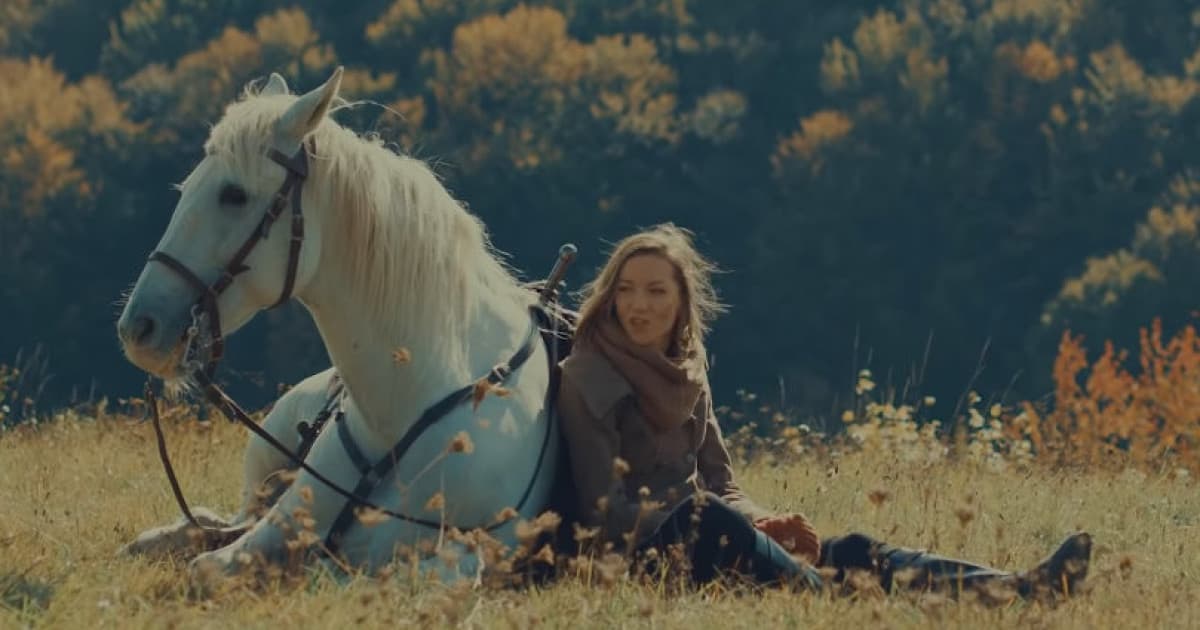 Zuzana Smatanová v očarujúcom klipe ako zo starej westernovky