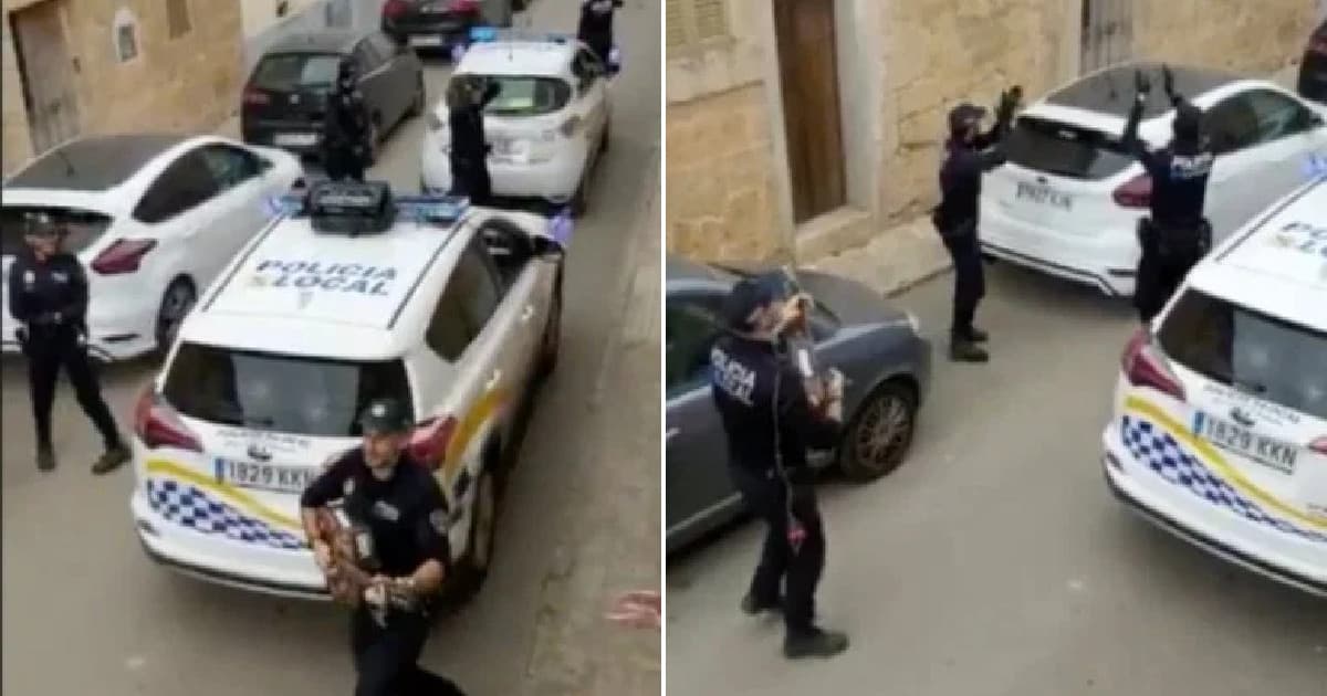 Video španielskych policajtov obletelo svet. Ľuďom v karanténe spievajú na rozveselenie pod oknami
