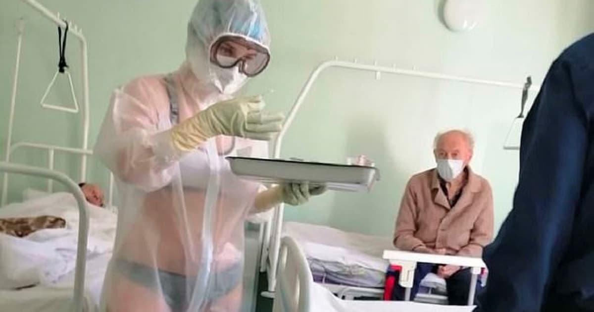 V Rusku sa o pacientov s koronavírusom starala sestrička v spodnej bielizni. Vraj jej bolo teplo a pacienti sa nesťažovali