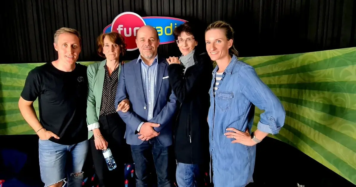 #FUNRADIO30 | Zanechali školy aj hobľovali drevo, len aby založili prvé súkromné rádio v Československu.