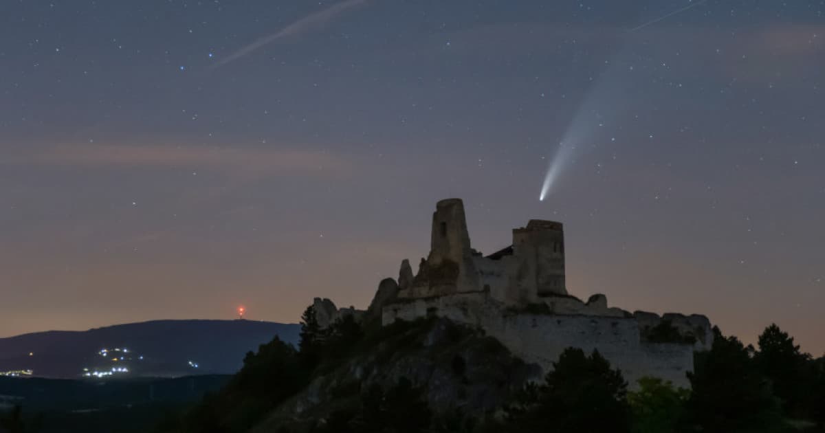 Majo natočil krásne časozberné video preletov kométy NEOWISE nad Slovenskom