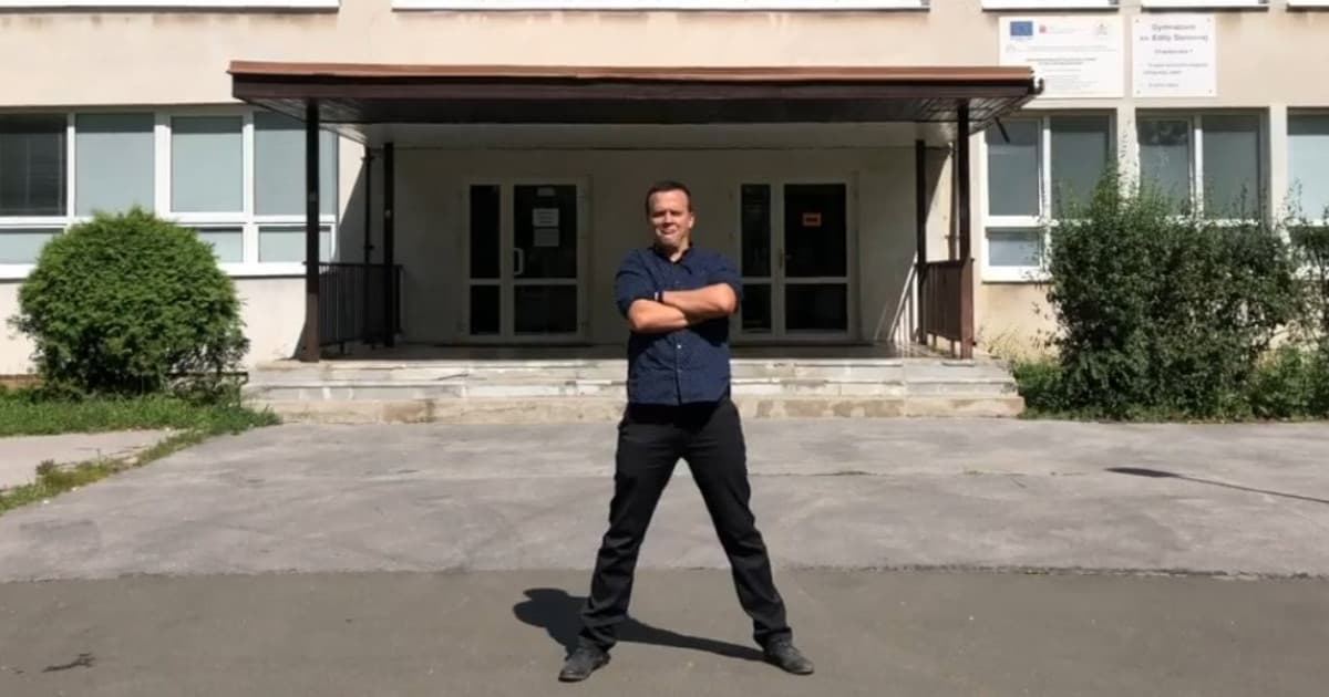 Učiteľ košického gymnázia nahral pre žiakov skladbu: „COVID opatrenia v kocke"