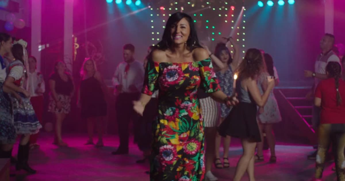 Speváčka Claudia vydáva nový klip k chytľavej skladbe „Tancuj“