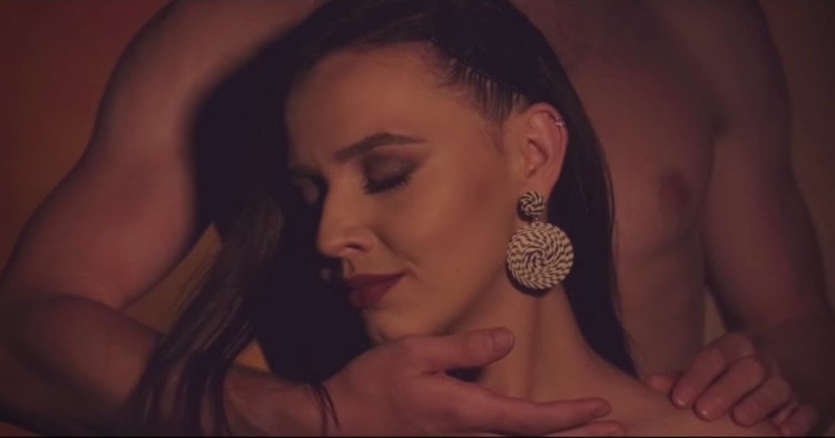 Speváčka NIKA vydáva debutovú pieseň Vášeň. V klipe z nej vyžaruje poriadna ženskosť a cit