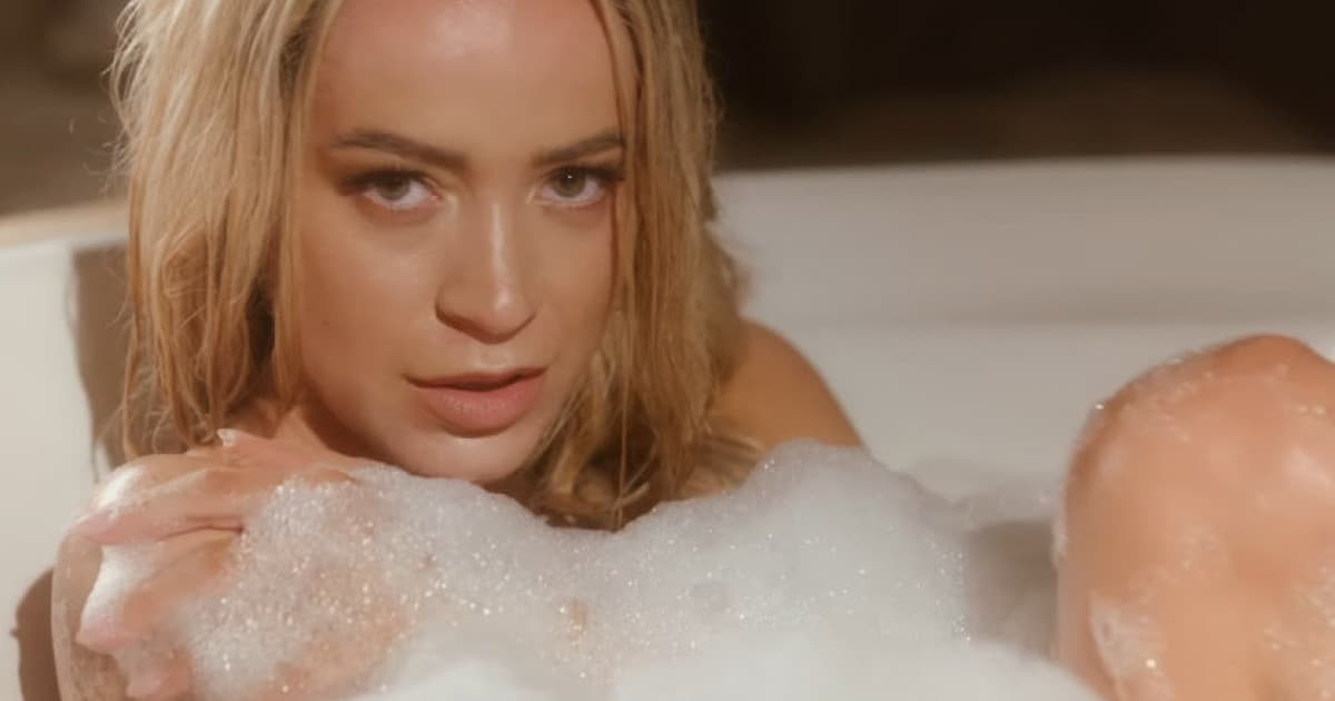 Už viac nebude tvojim otrokom. Spieva Dominika Mirgová v novinke „JA“