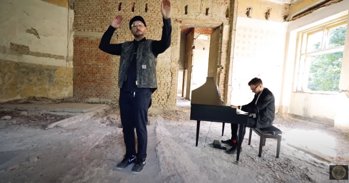 Slovenský klavirista Norbert spojil hip hop s hrou na klavíri. Na pútavom prepojení spolupracoval s tanečníkom Johnnym Mečochom