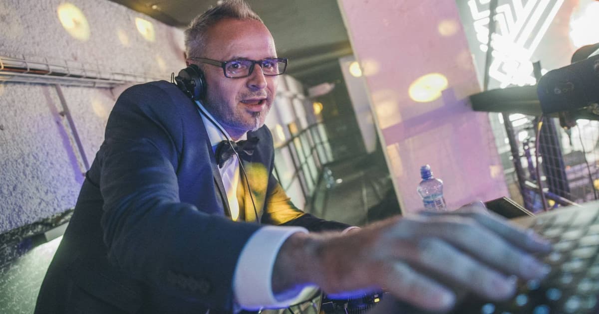Najväčšie hity roku 2020 pre vás namixoval náš DJ Carlo