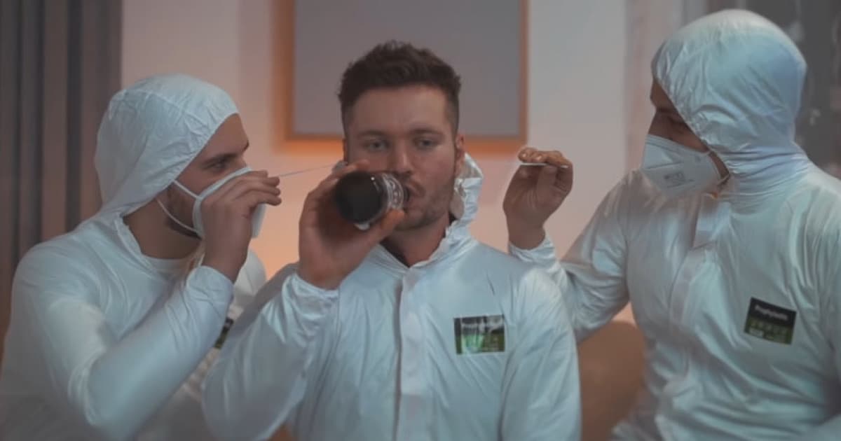 Známa kapela naspievala hit o korone: “Verím, že všetko raz bude dobre, len páni z vlády majú v tom bordel”