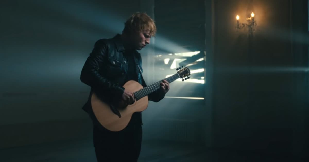 Ed Sheeran zverejnil nádhernú akustickú verziu svojho nového hitu „Bad Habits“