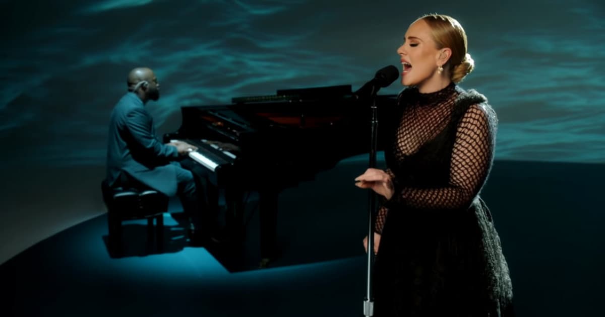 Adele naživo zaspievala novinku „Easy On Me“. Toto nemá chybu!