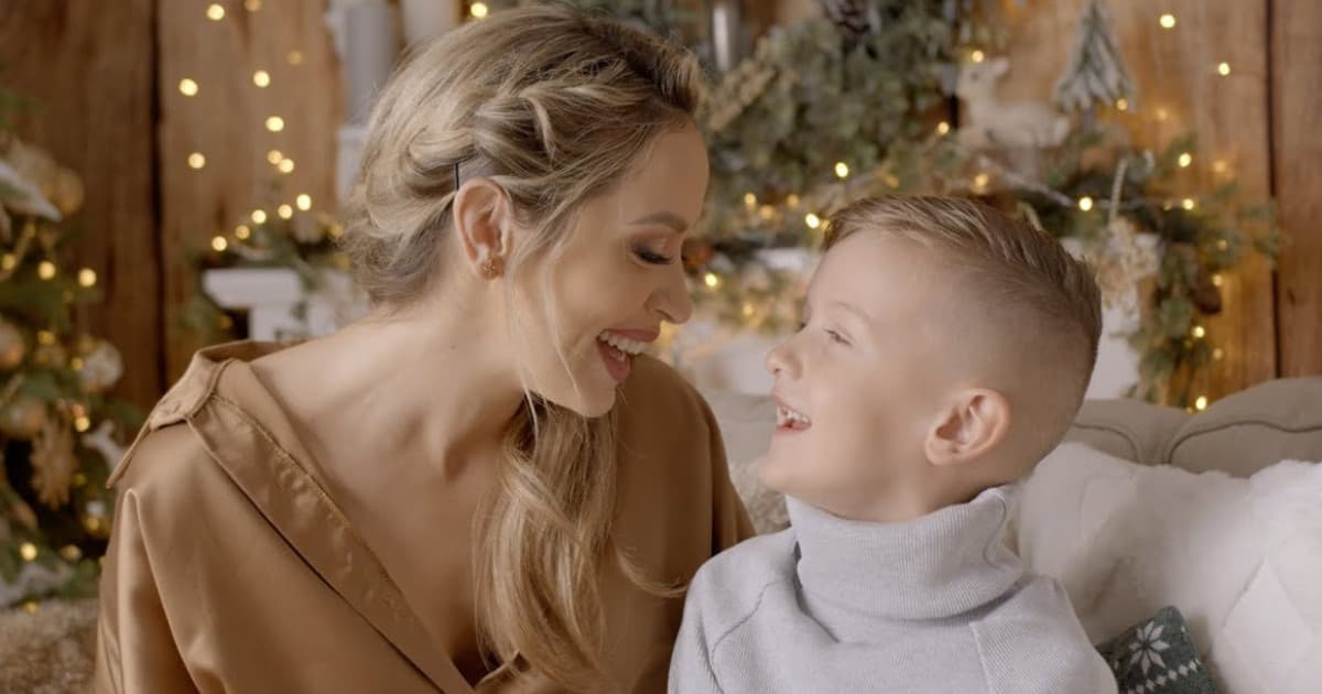 Dominika Mirgová predstavila krásnu verziu vianočnej skladby „ŠŤASTNÉ A VESELÉ“
