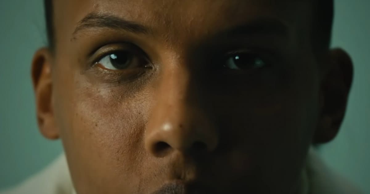 Stromae v novom singli otvorene o svojich samovražedných myšlienkach