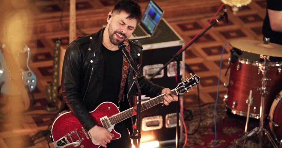 Adam Ďurica pripravil live akustickú verziu hitu Fúkame a pozýva na aprílový koncert v Prahe a v Brne