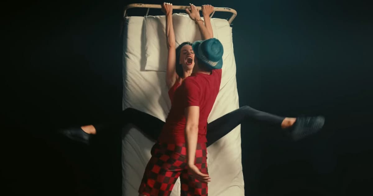 Heľenine Oči zverejnili vtipný klip aj k chytľavej skladbe „Káva“