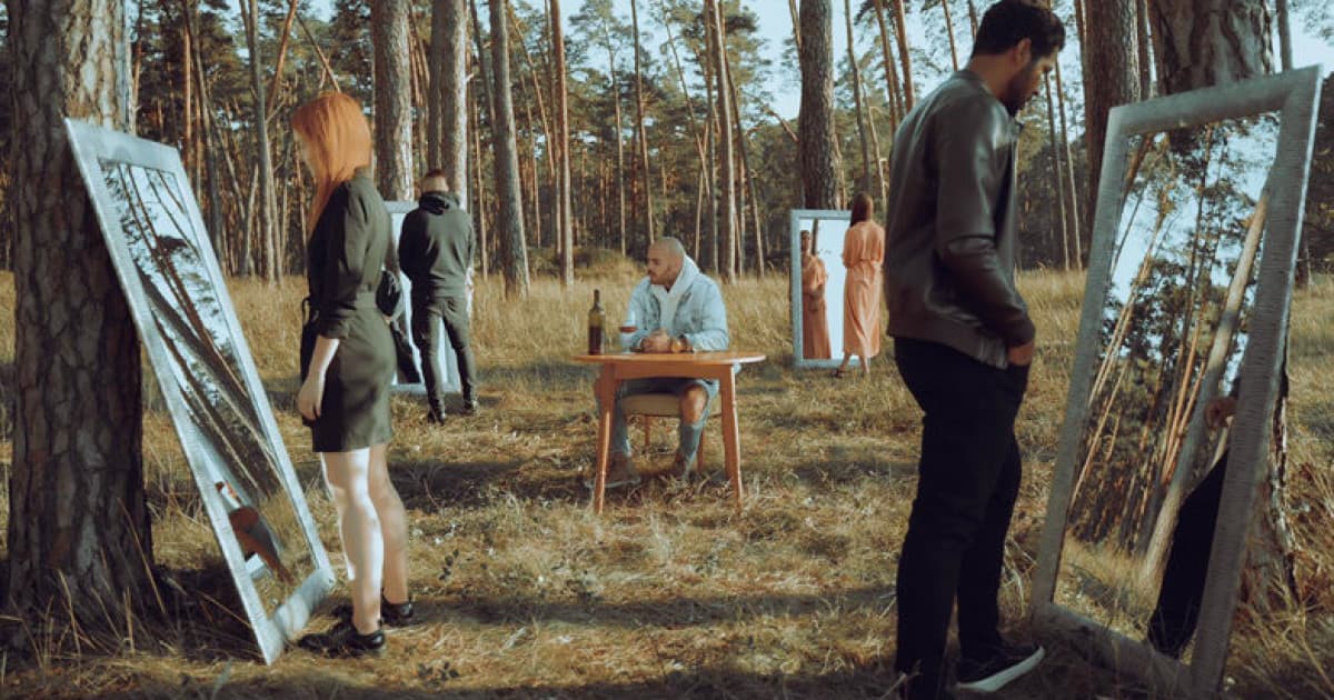 MAJSELF v citlivej skladbe “Zrkadlá” prezradil, kto mu nastavil to jeho