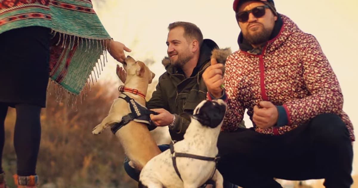 Čo majú spolu Samo Tomeček a Katka Ščevlíková? Duet „Najkrajší deň“ a k tomu klip!