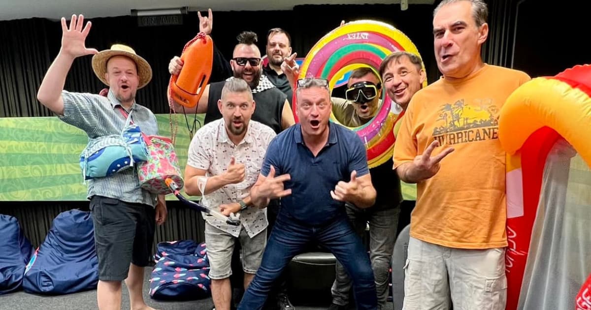 Chlapci z Polemicu majú nový letný song: “Pivo z umeláču mi zrazu nevadí“