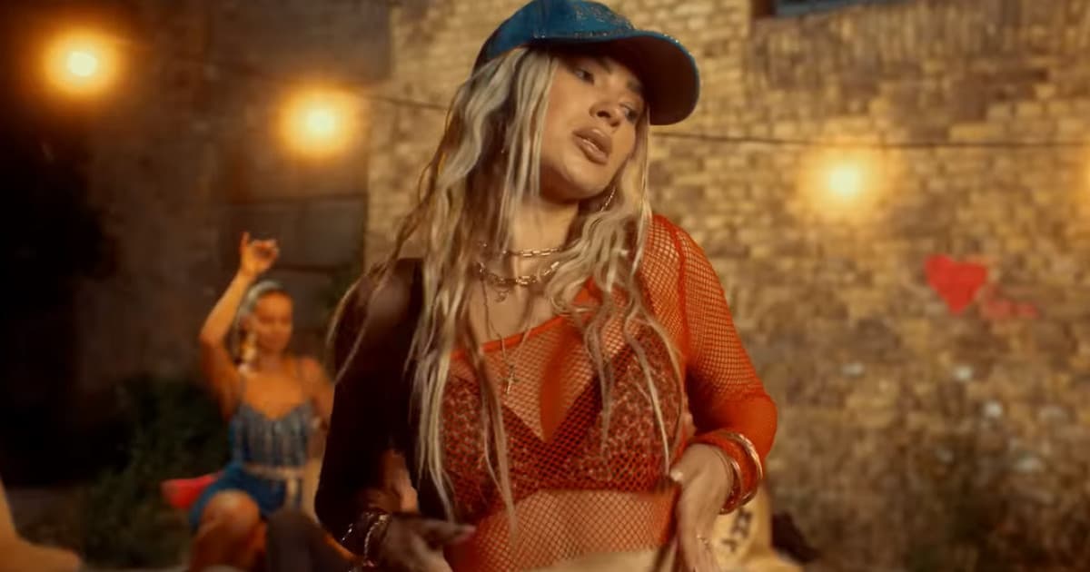 Speváčka RONIE a jej horúca letná novinka „S kým si“