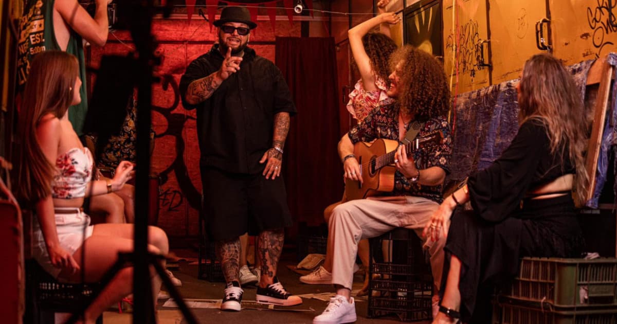 Gitarový virtuóz Dávid Bílek spolu s Kalim vytvorili chytľavú letnú novinku