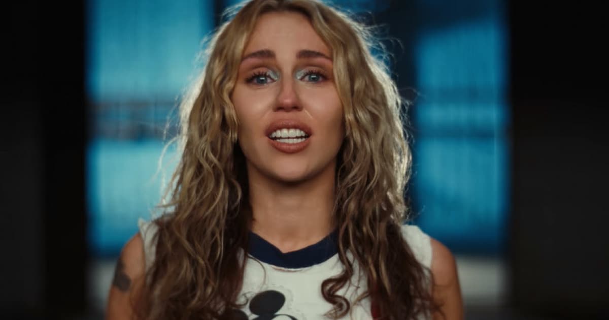 Miley Cyrus v emotívnom klipe k novinke „Used To Be Young“